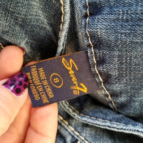Seven 7 Denim Shorts. Size 8 - Picture 8 of 10